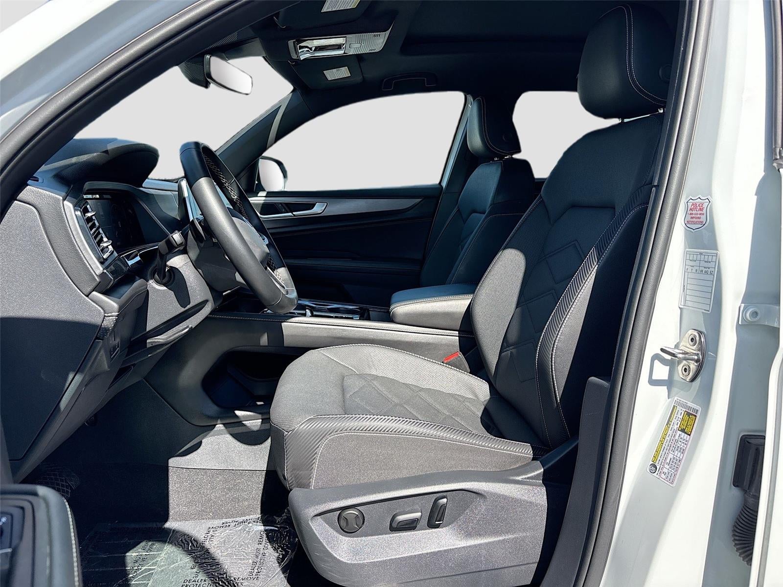 2025 Volkswagen Atlas Cross Sport 2.0T SE w/Technology