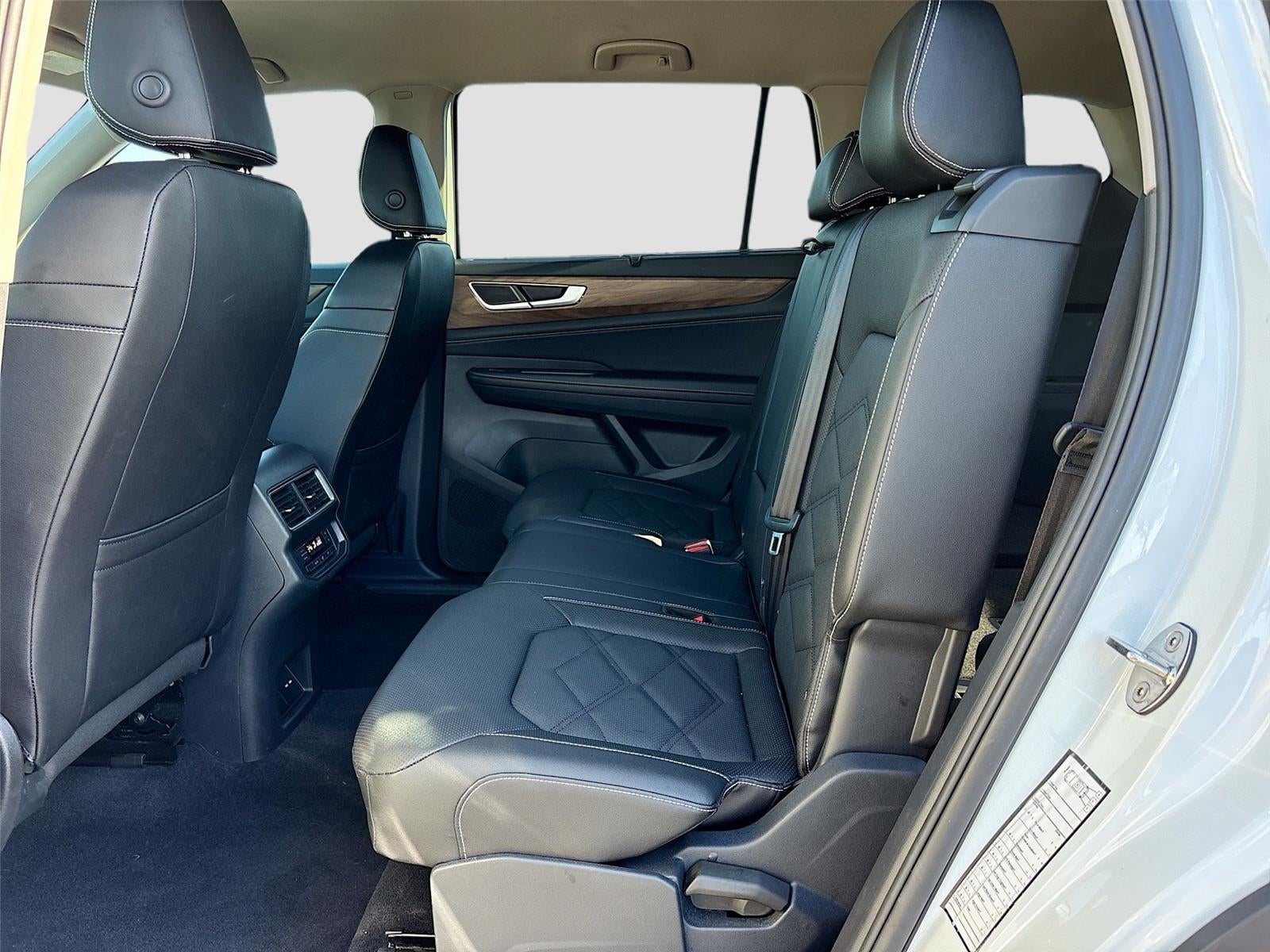 2025 Volkswagen Atlas 2.0T SE w/Technology