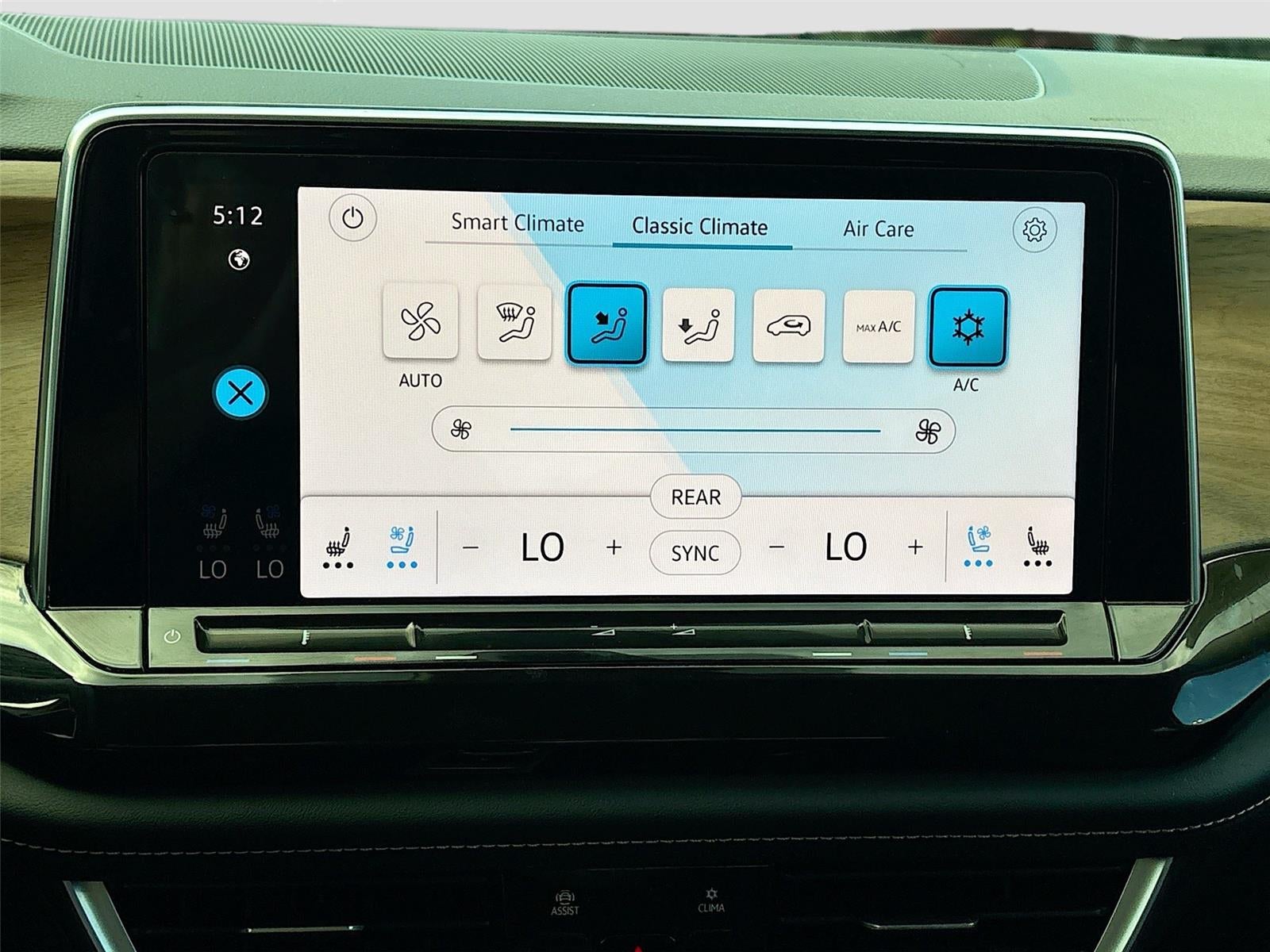 2025 Volkswagen Atlas 2.0T SE w/Technology