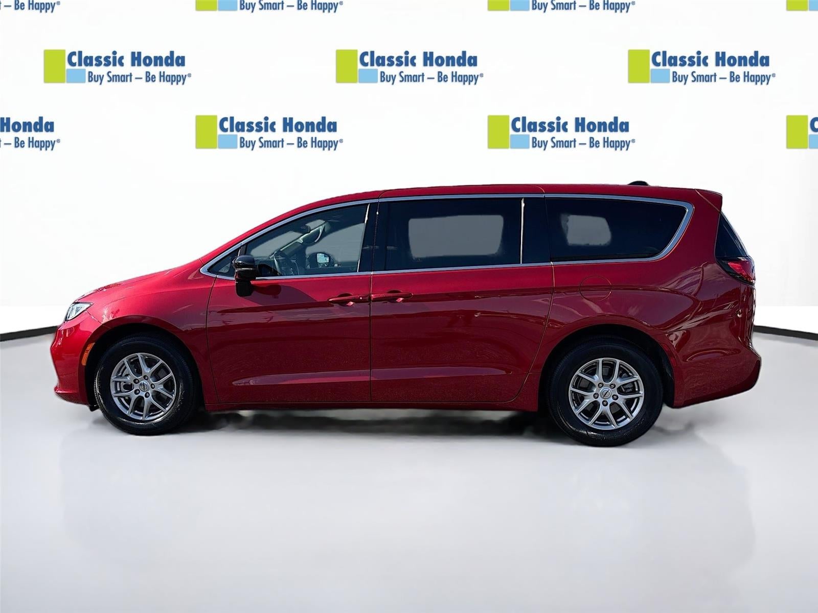 2025 Chrysler Pacifica Select