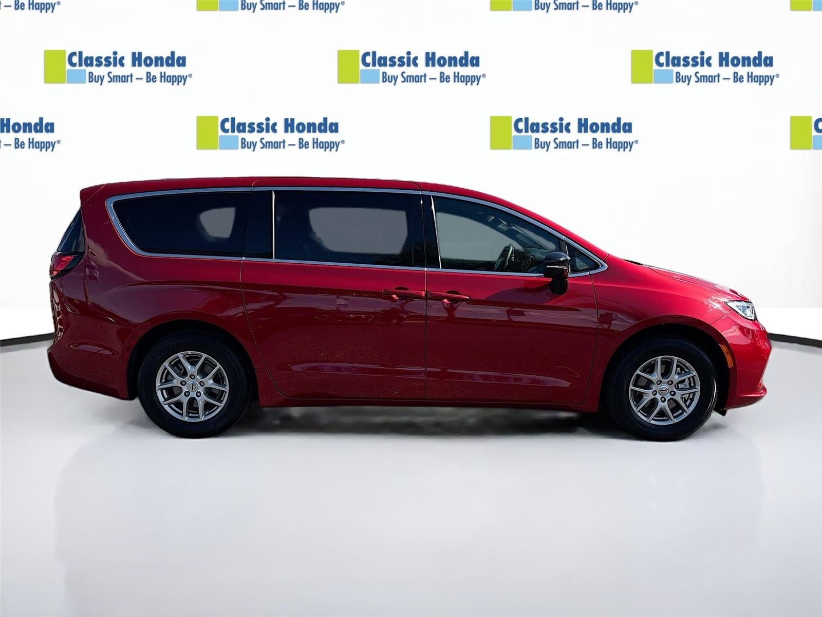 2025 Chrysler Pacifica Select