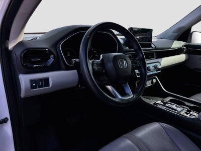 2023 Honda Pilot EX-L w/Rear Captain's Chairs