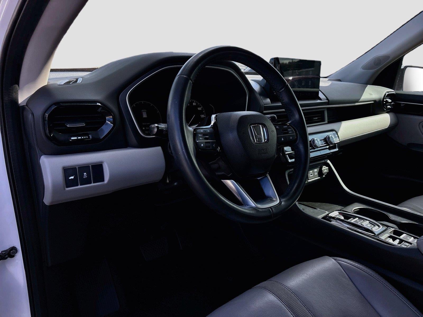 2023 Honda Pilot EX-L w/Rear Captain's Chairs