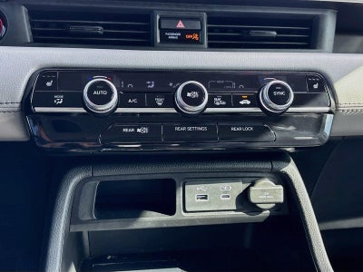 2023 Honda Pilot EX-L w/Rear Captain's Chairs