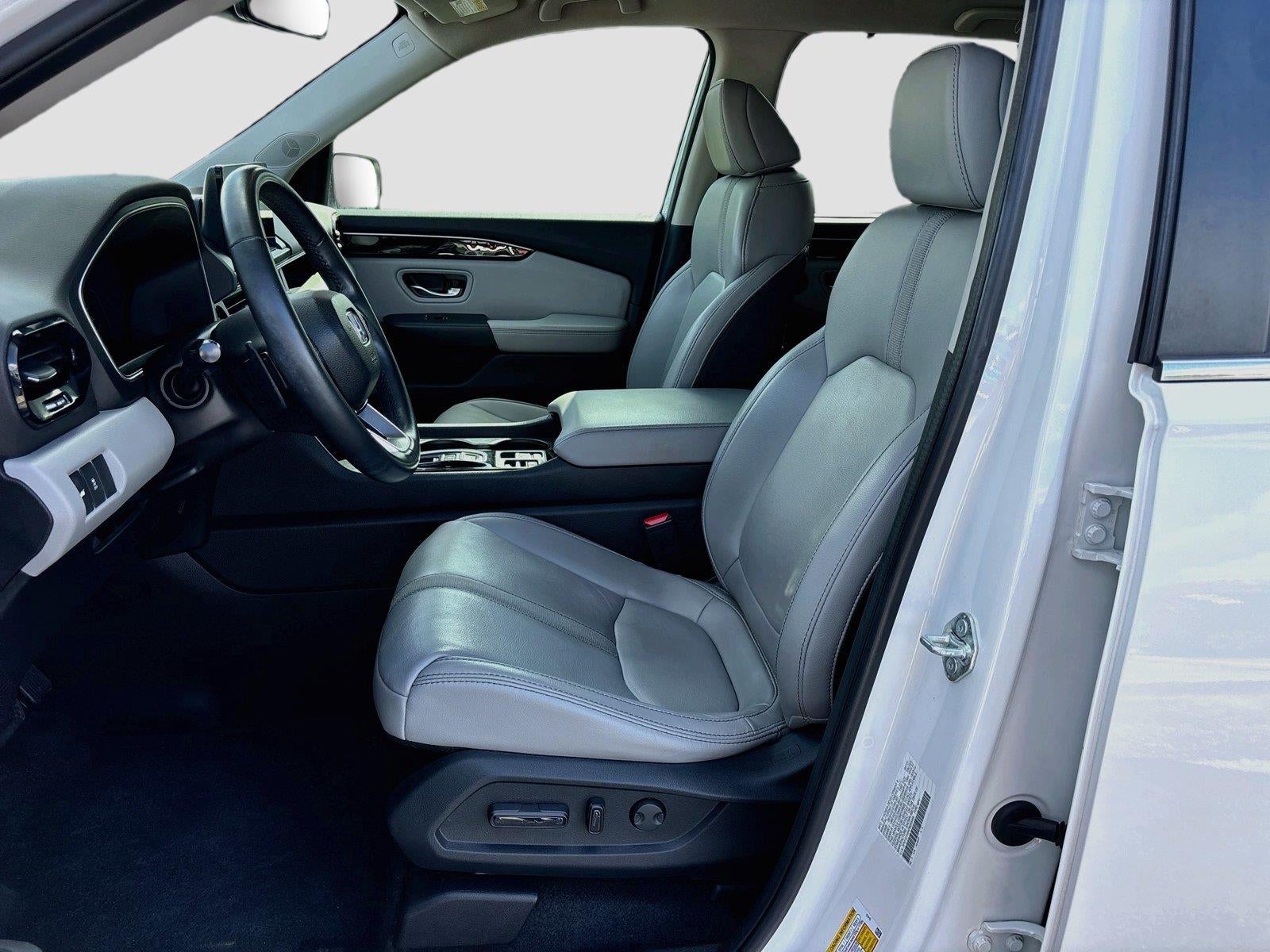 2023 Honda Pilot EX-L w/Rear Captain's Chairs