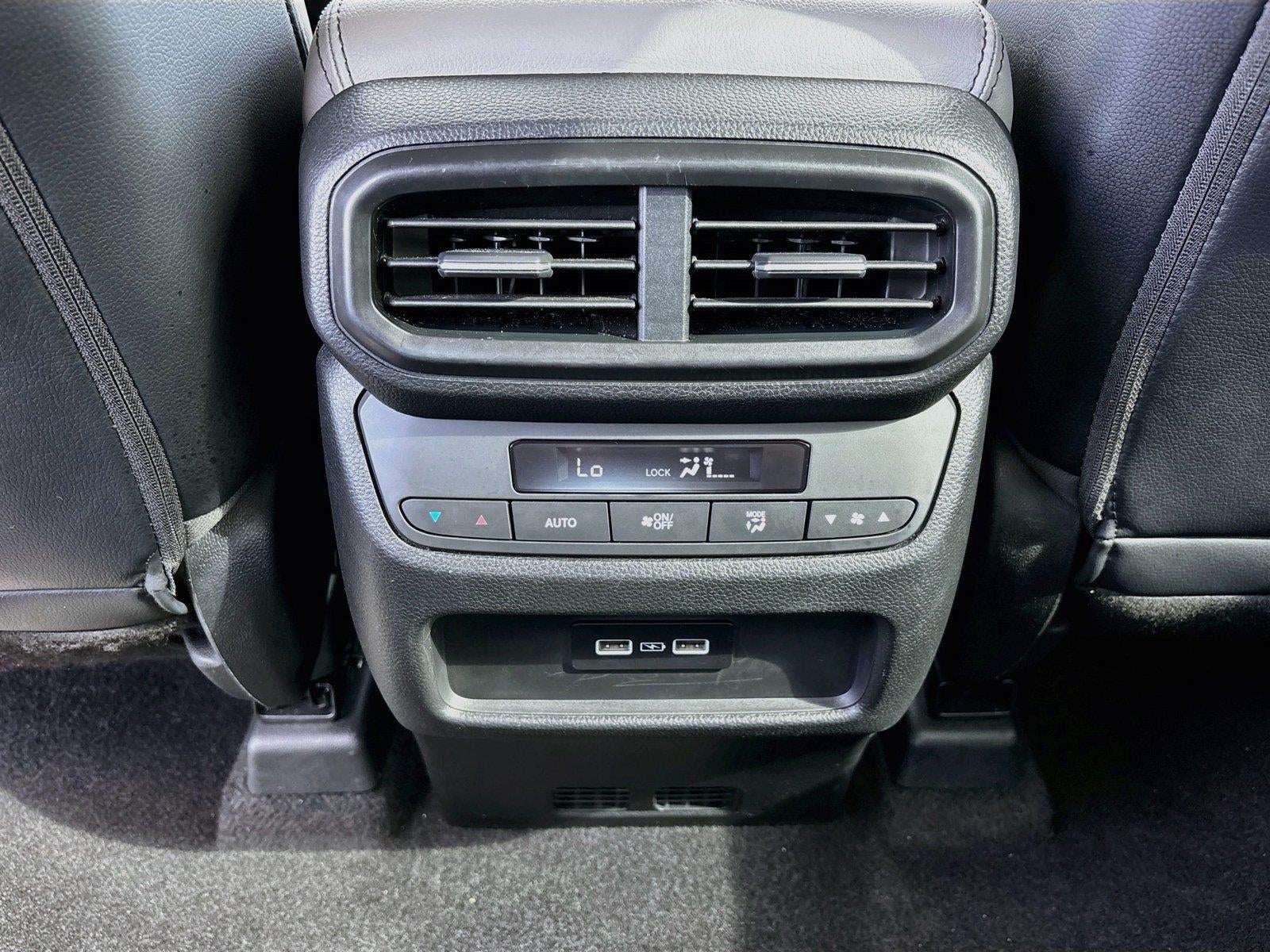 2023 Honda Pilot EX-L w/Rear Captain's Chairs
