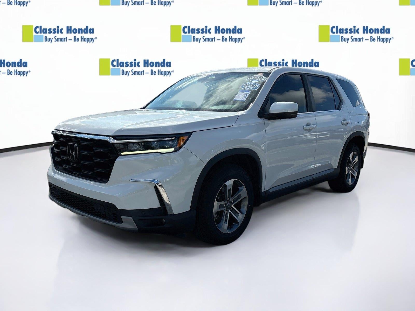 2023 Honda Pilot EX-L w/Rear Captain's Chairs