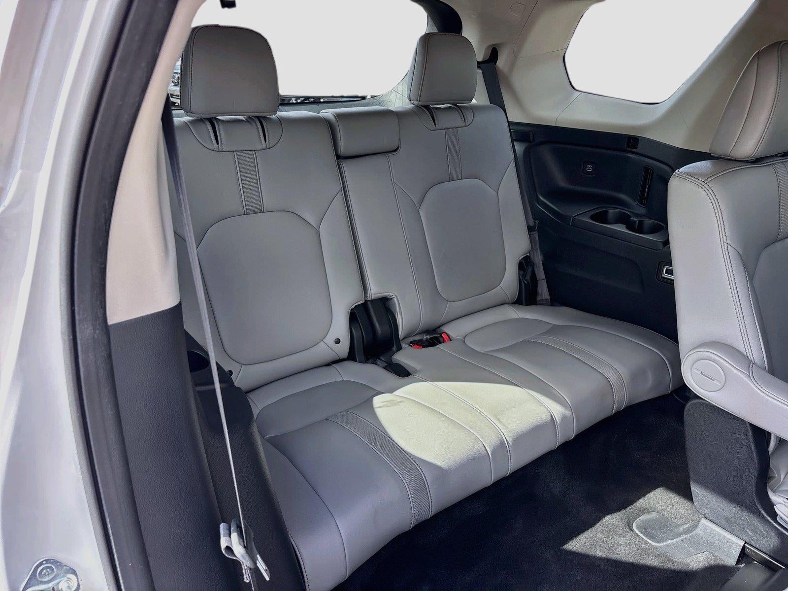 2023 Honda Pilot EX-L w/Rear Captain's Chairs