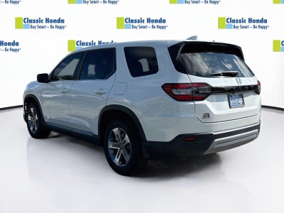2023 Honda Pilot EX-L w/Rear Captain's Chairs