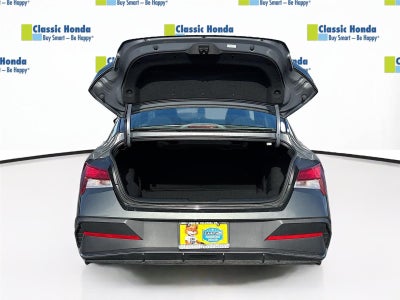 2024 Hyundai Elantra SE