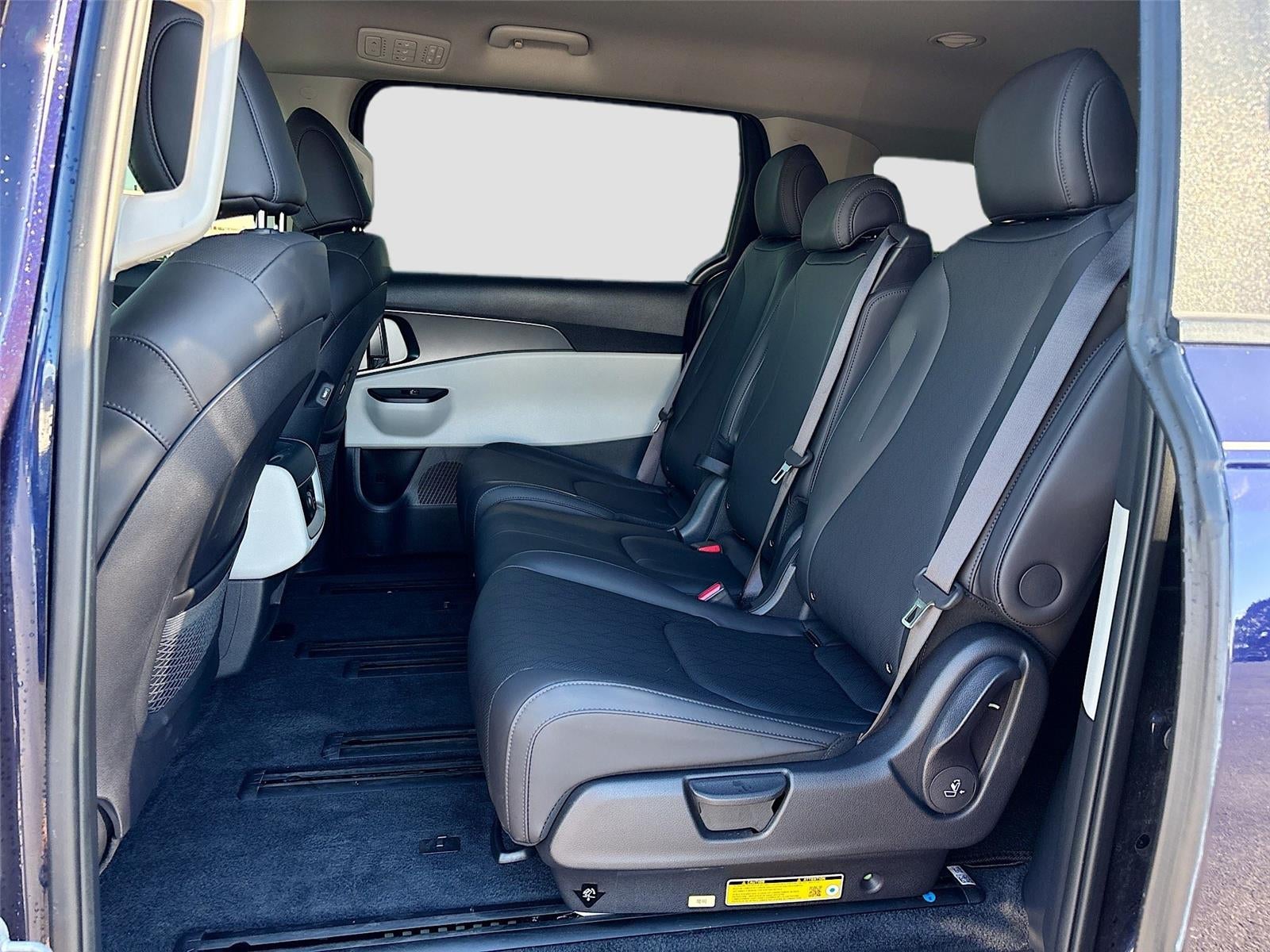 2024 Kia Carnival LX