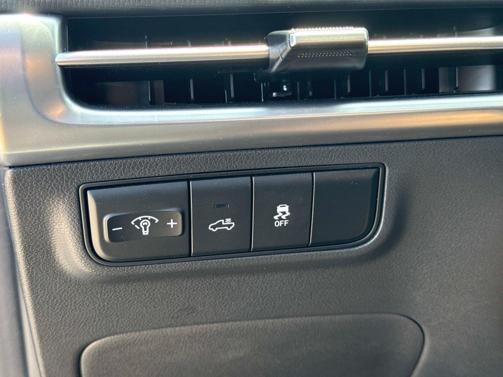 2025 Hyundai Santa Cruz SEL Activity