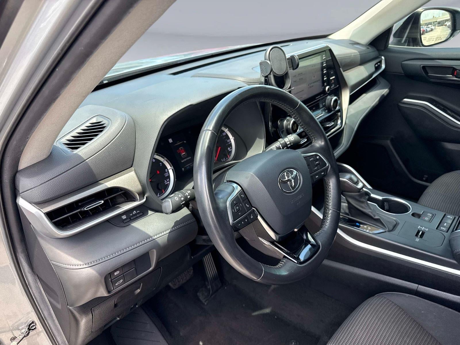 2020 Toyota Highlander LE