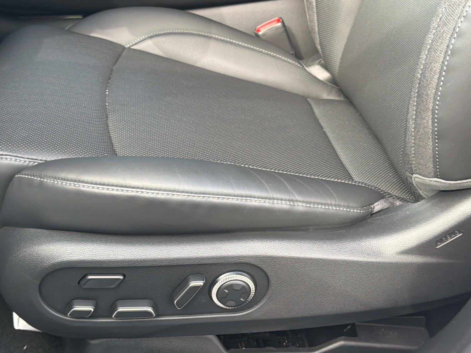 2025 Genesis GV60 Standard