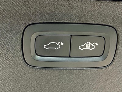 2022 Volvo XC90 Recharge Plug-In Hybrid R-Design