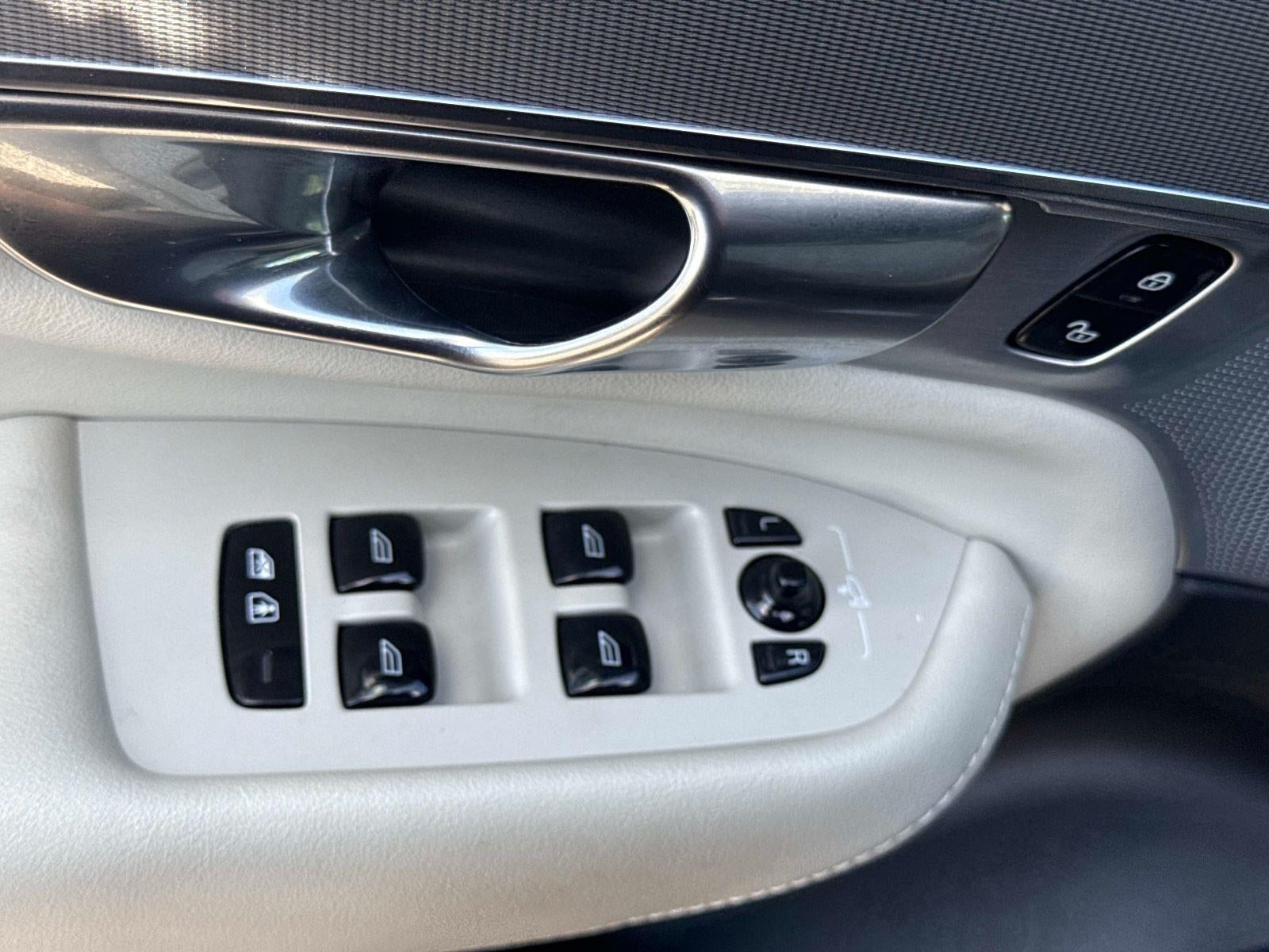 2022 Volvo XC90 Recharge Plug-In Hybrid R-Design