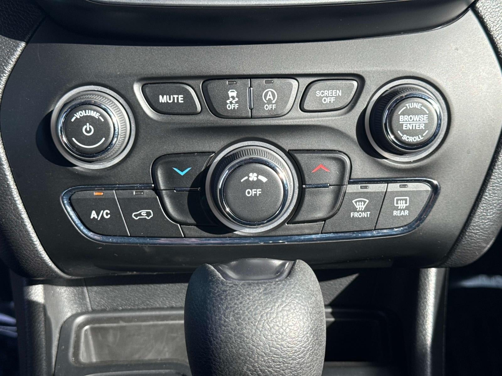 2020 Jeep CHEROKEE Latitude