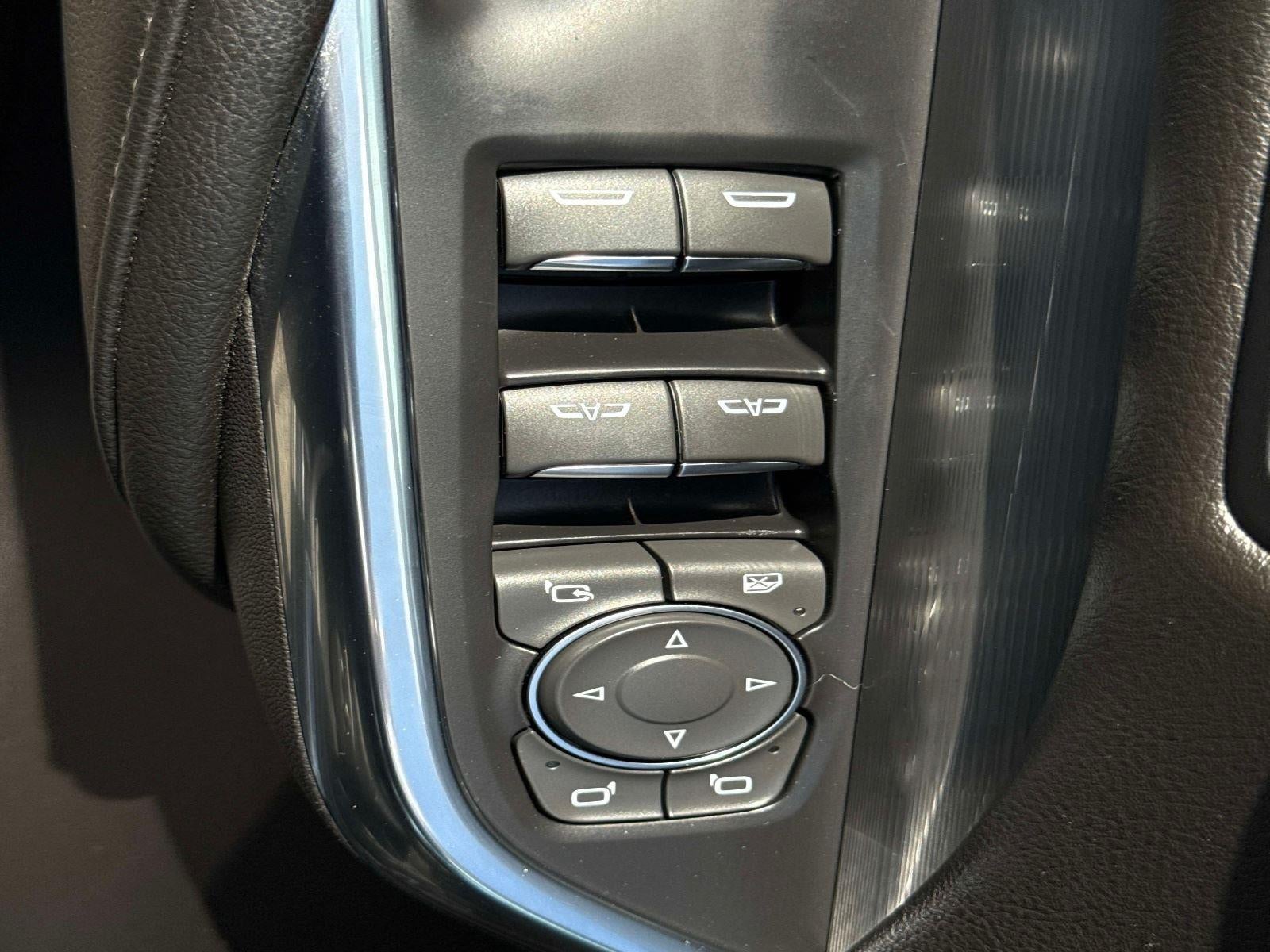 2025 Cadillac XT4 FWD Premium Luxury