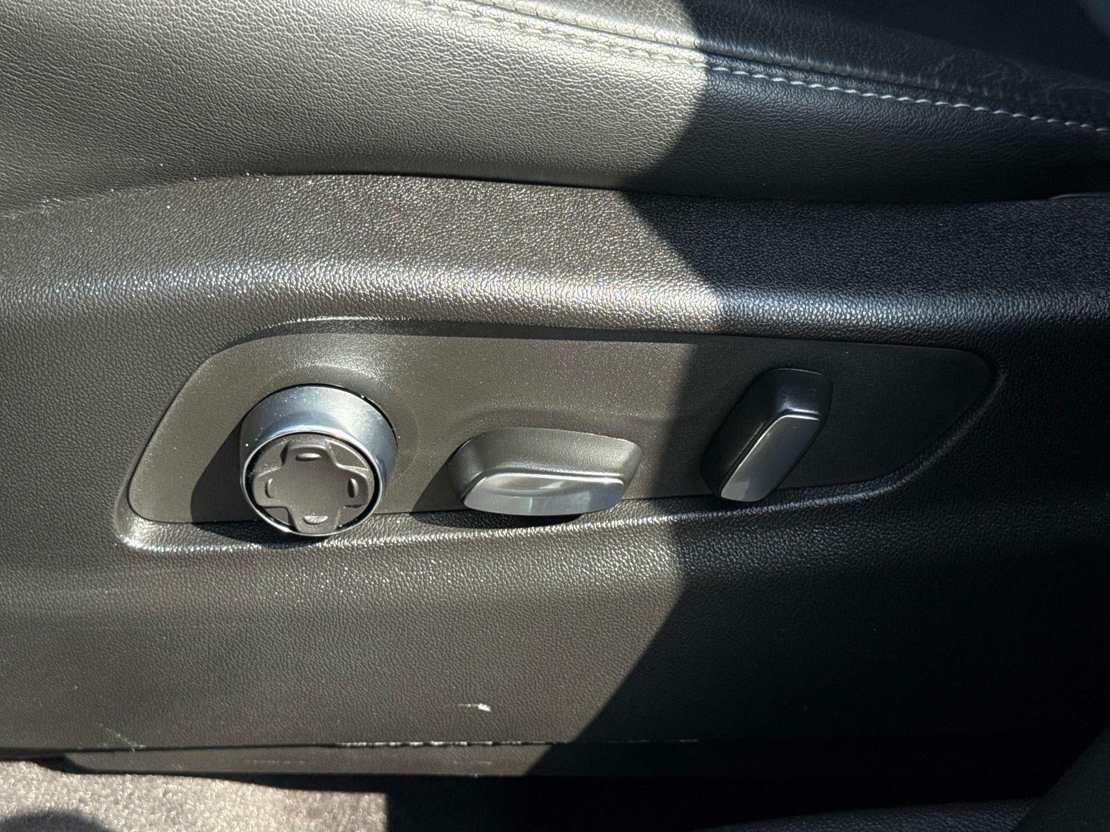 2025 Cadillac XT4 FWD Premium Luxury