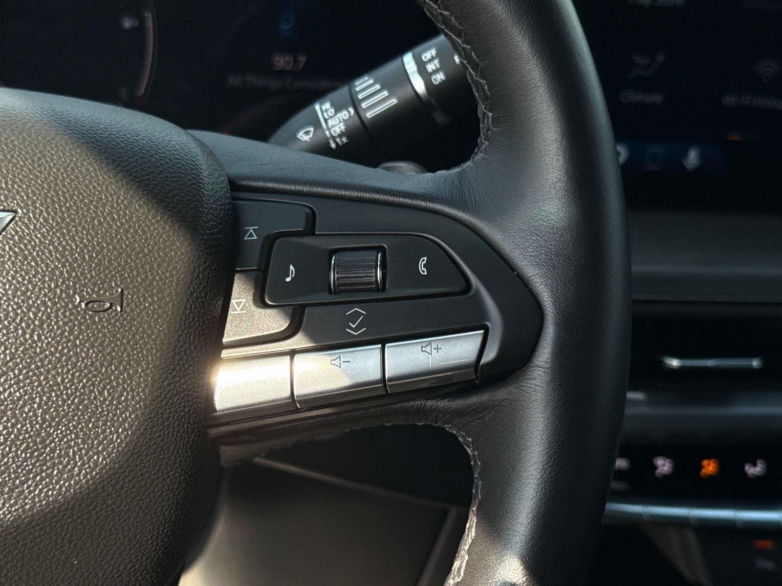 2025 Cadillac XT4 FWD Premium Luxury
