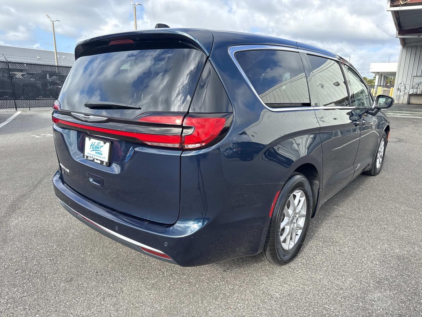 2023 Chrysler Pacifica Touring L