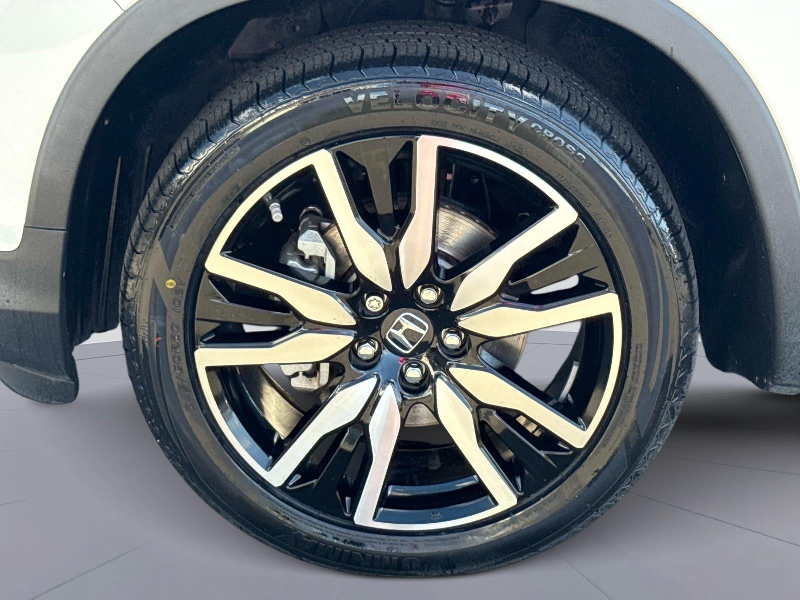 2020 Honda Pilot Touring w/Rear Captain's Chairs