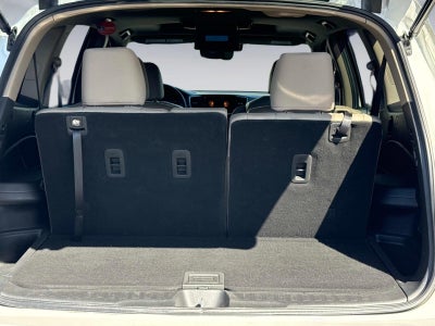 2020 Honda Pilot Touring w/Rear Captain's Chairs
