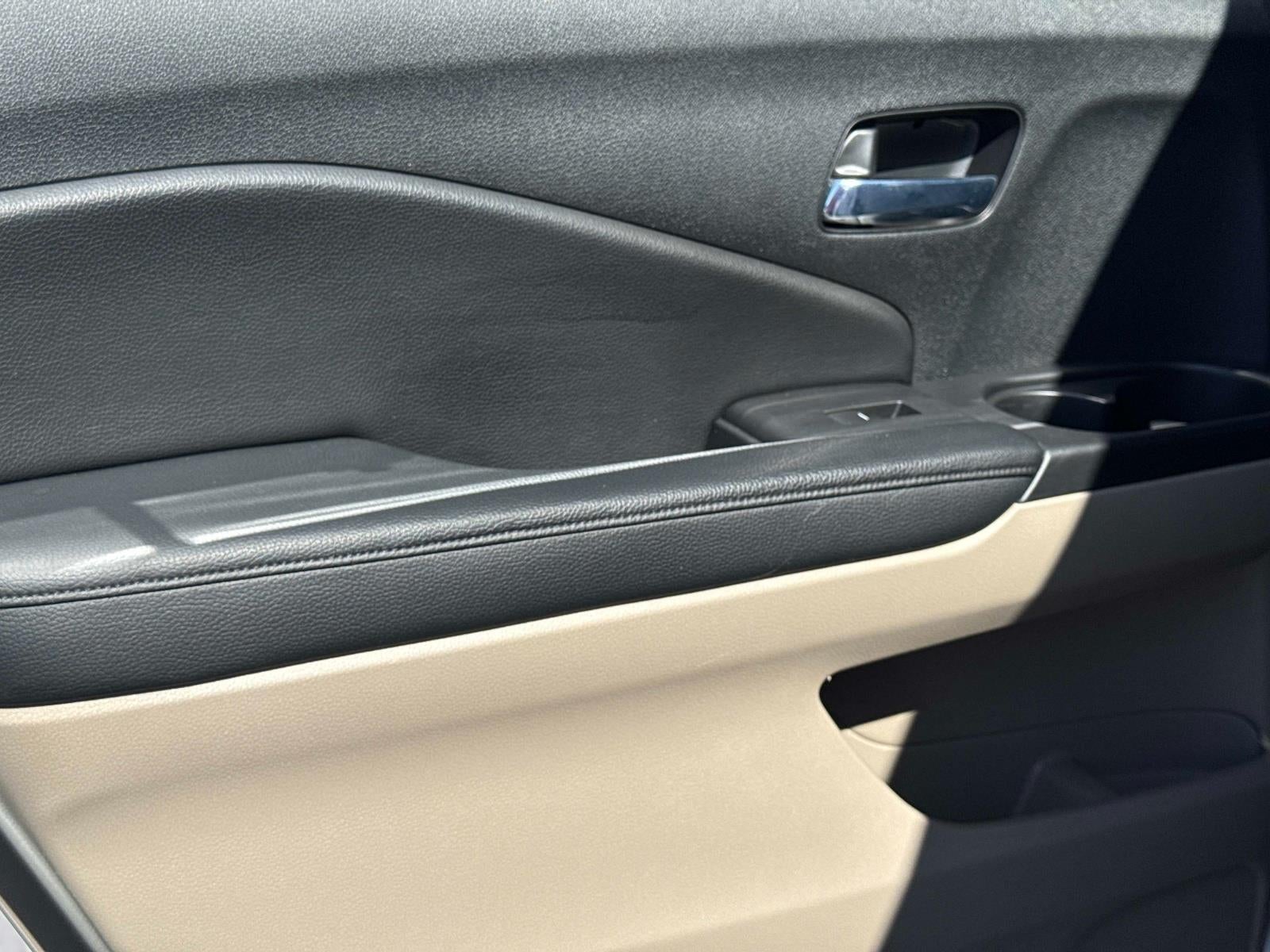 2020 Honda Pilot Touring w/Rear Captain's Chairs