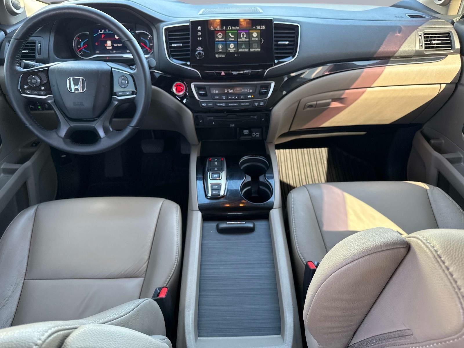 2020 Honda Pilot Touring w/Rear Captain's Chairs