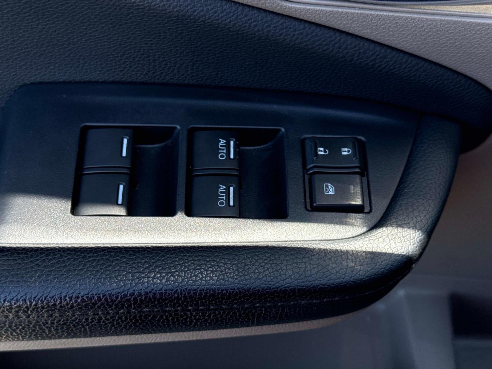 2020 Honda Pilot Touring w/Rear Captain's Chairs