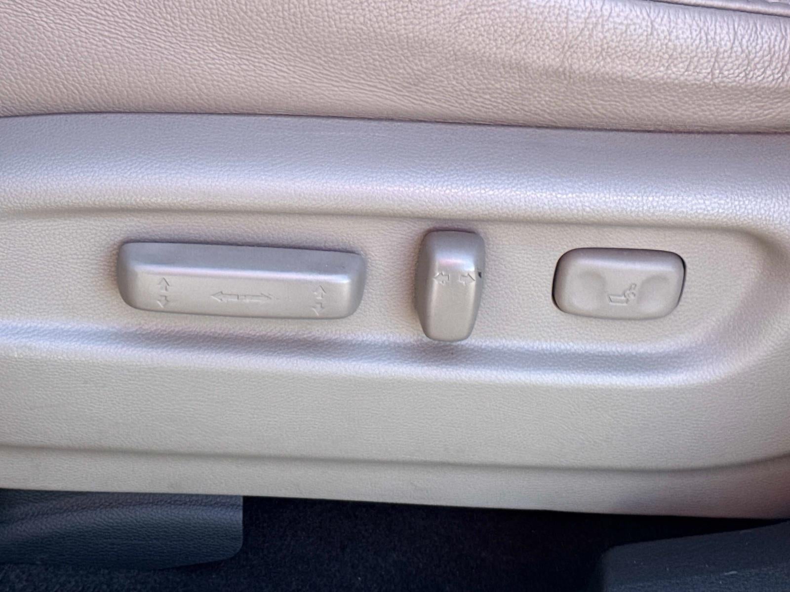 2020 Honda Pilot Touring w/Rear Captain's Chairs