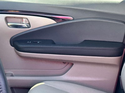 2020 Honda Pilot Touring w/Rear Captain's Chairs