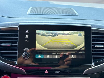 2020 Honda Pilot Touring w/Rear Captain's Chairs