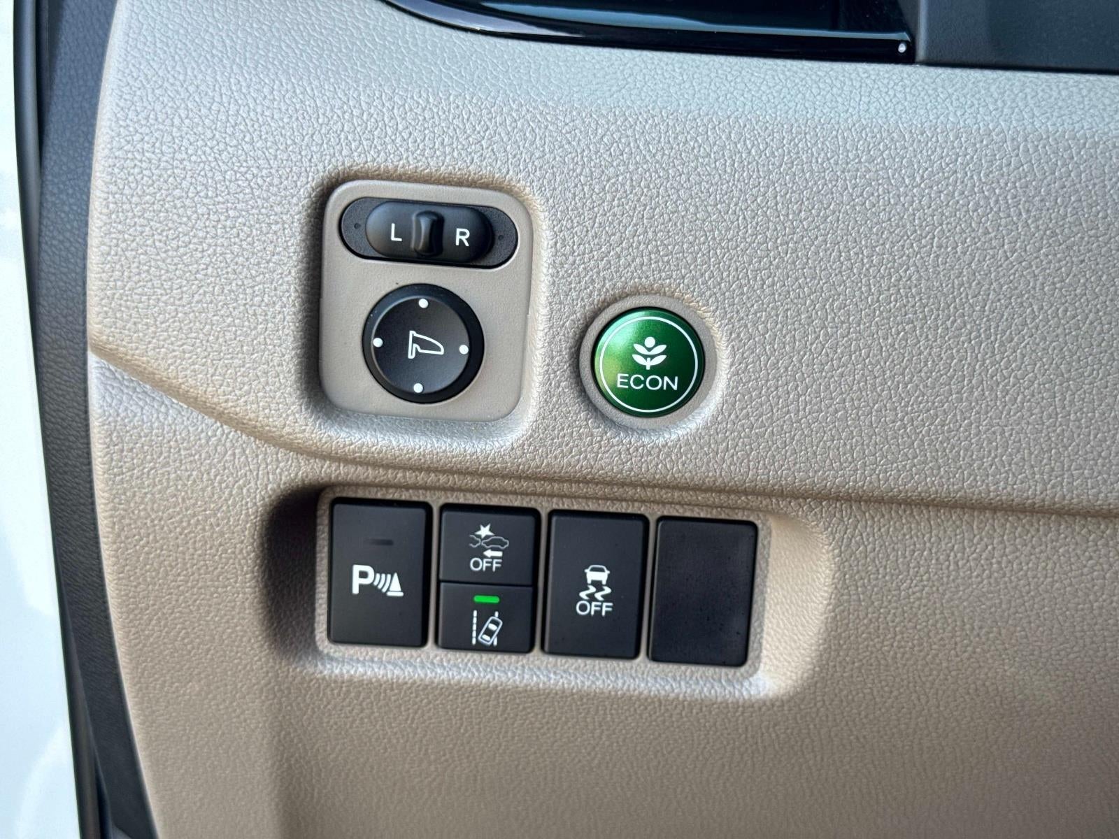 2020 Honda Pilot Touring w/Rear Captain's Chairs