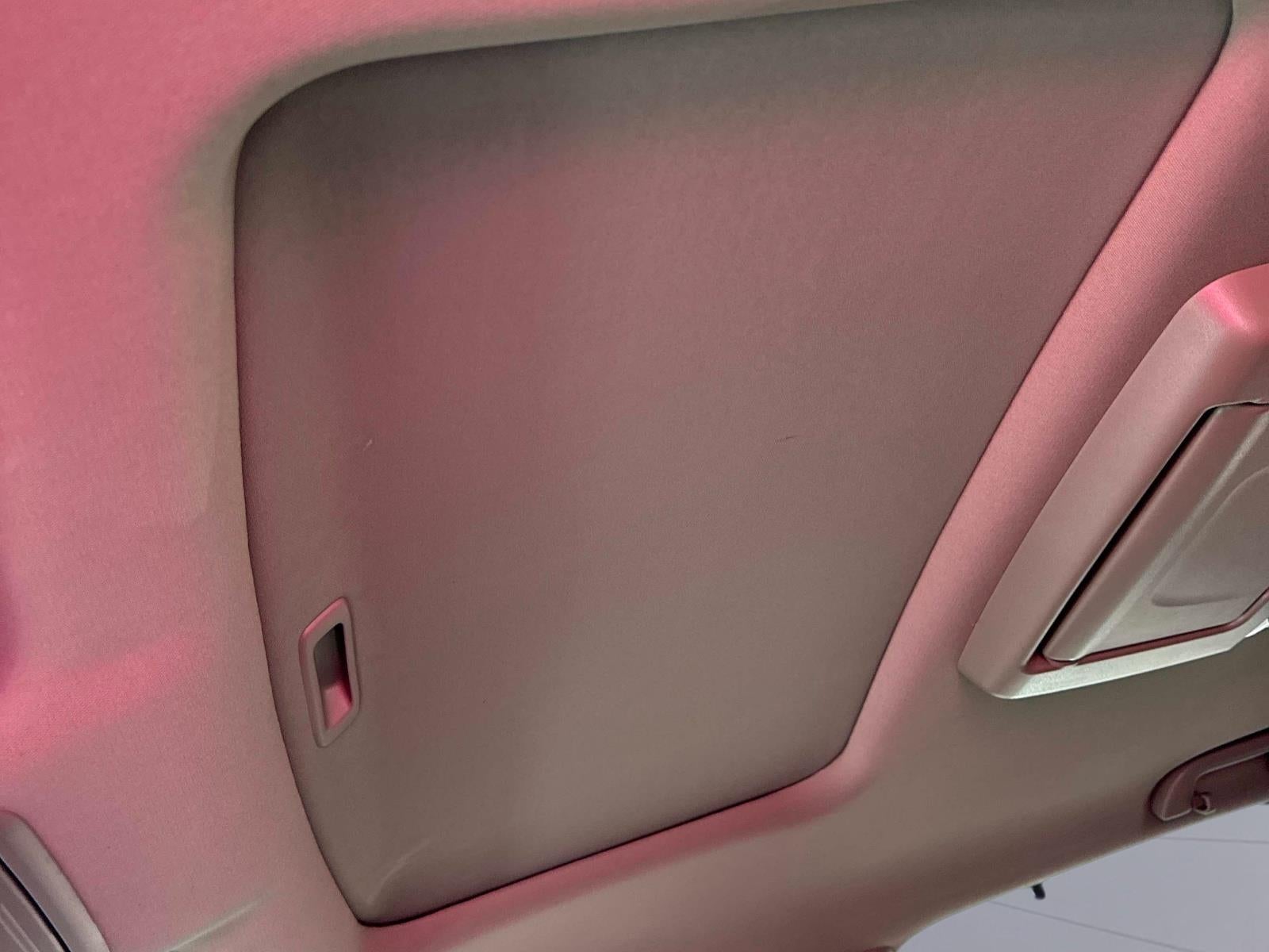 2020 Honda Pilot Touring w/Rear Captain's Chairs