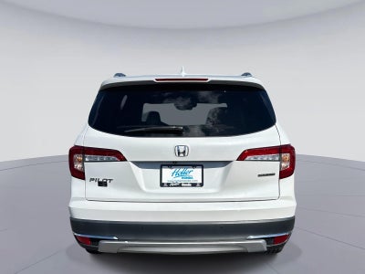 2020 Honda Pilot Touring w/Rear Captain's Chairs