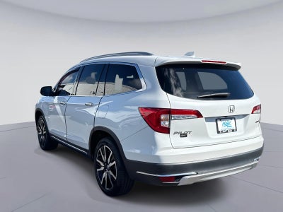 2020 Honda Pilot Touring w/Rear Captain's Chairs