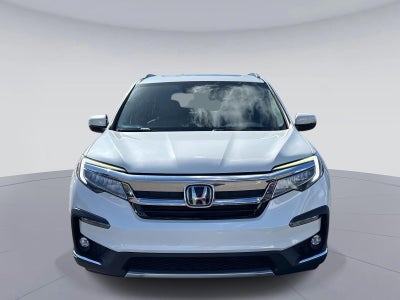 2020 Honda Pilot Touring w/Rear Captain's Chairs