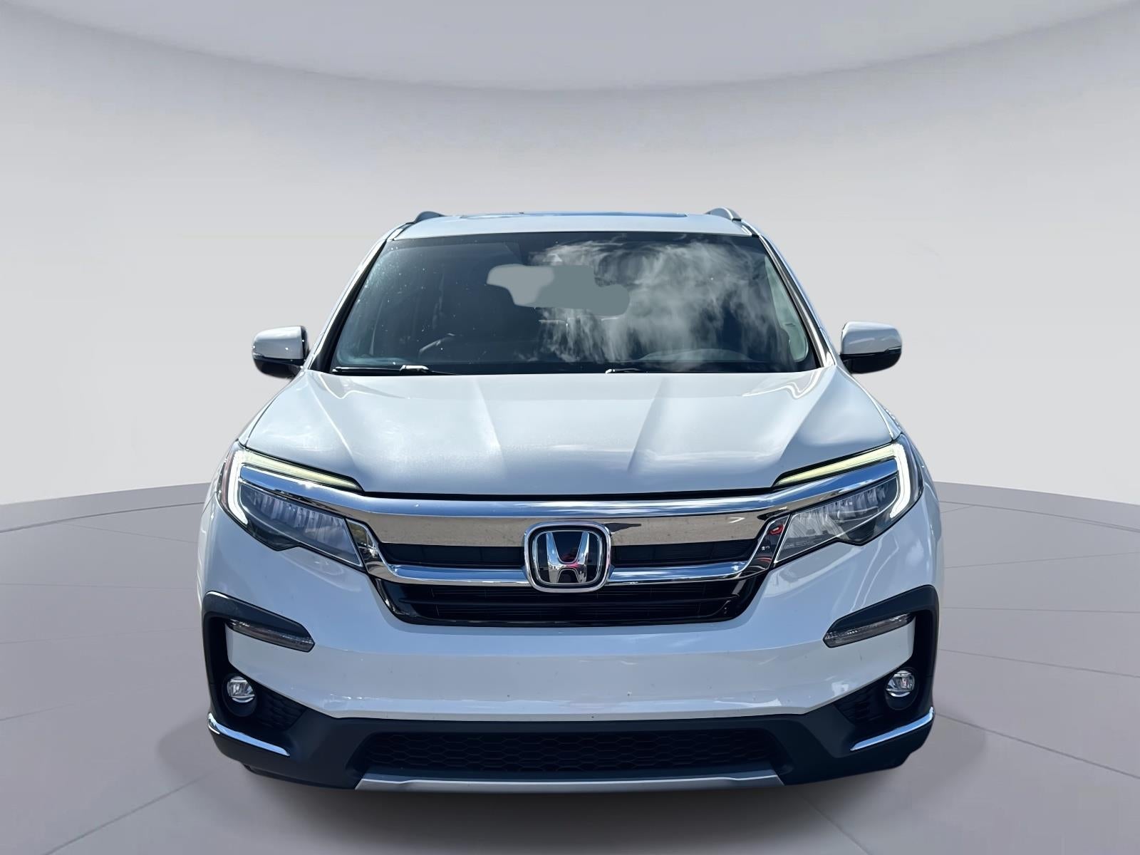 2020 Honda Pilot Touring w/Rear Captain's Chairs