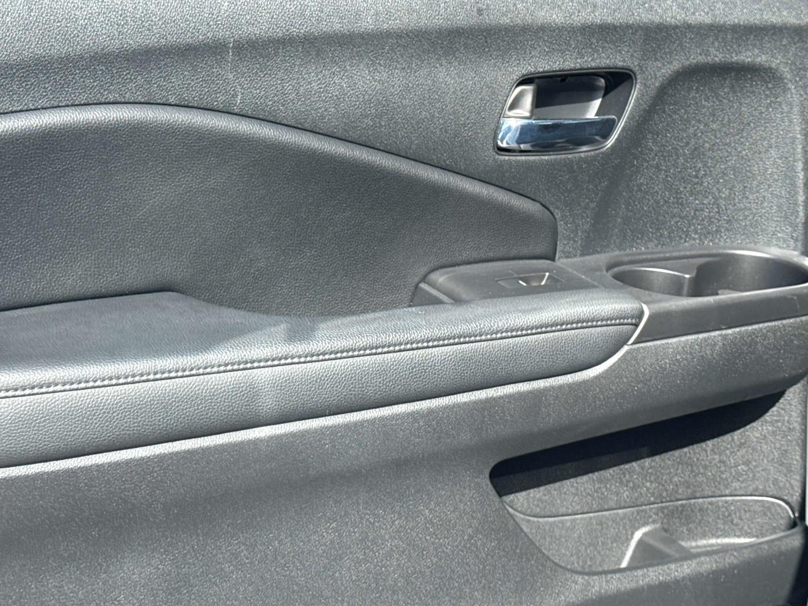 2022 Honda Pilot Touring w/Rear Captain's Chairs