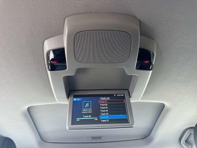 2022 Honda Pilot Touring w/Rear Captain's Chairs