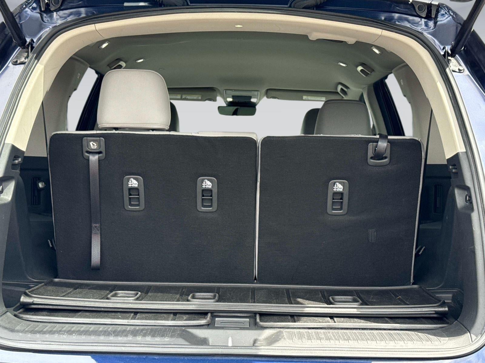 2023 Honda Pilot EX-L w/Rear Captain's Chairs