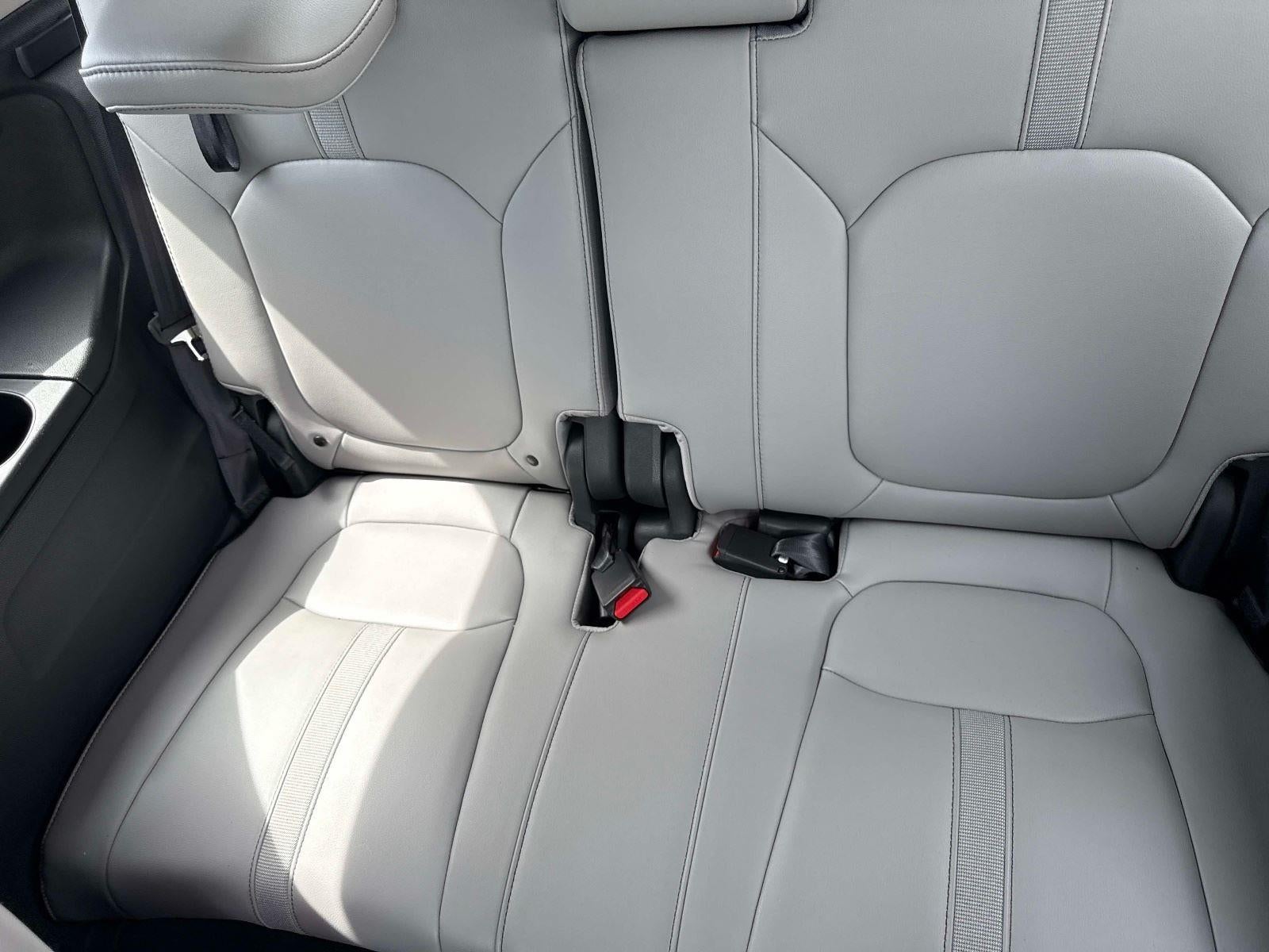 2023 Honda Pilot EX-L w/Rear Captain's Chairs