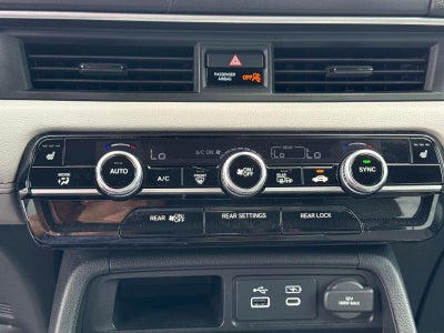 2023 Honda Pilot EX-L w/Rear Captain's Chairs