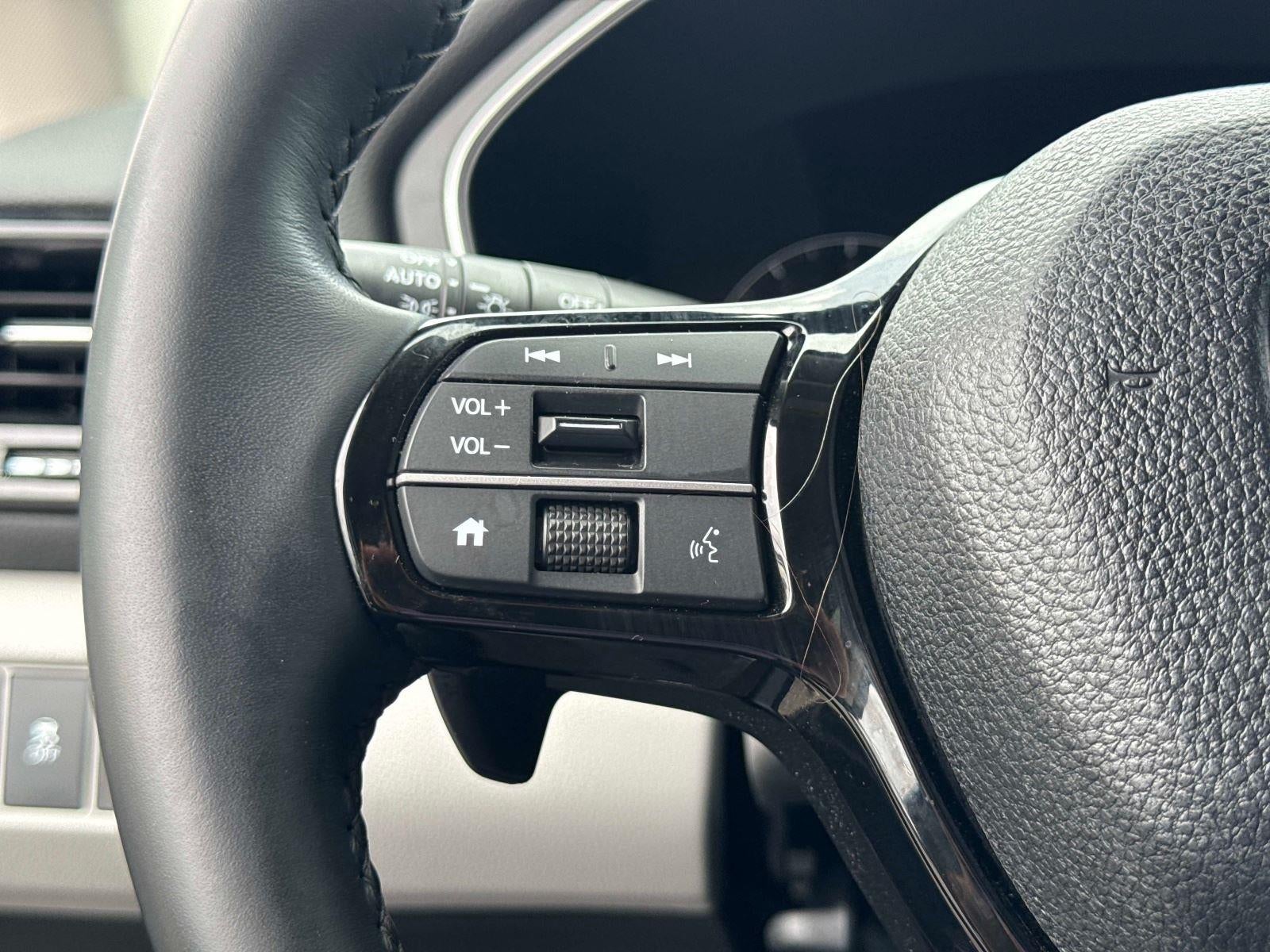 2023 Honda Pilot EX-L w/Rear Captain's Chairs