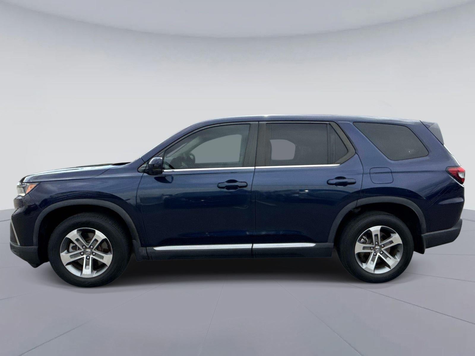 2023 Honda Pilot EX-L w/Rear Captain's Chairs
