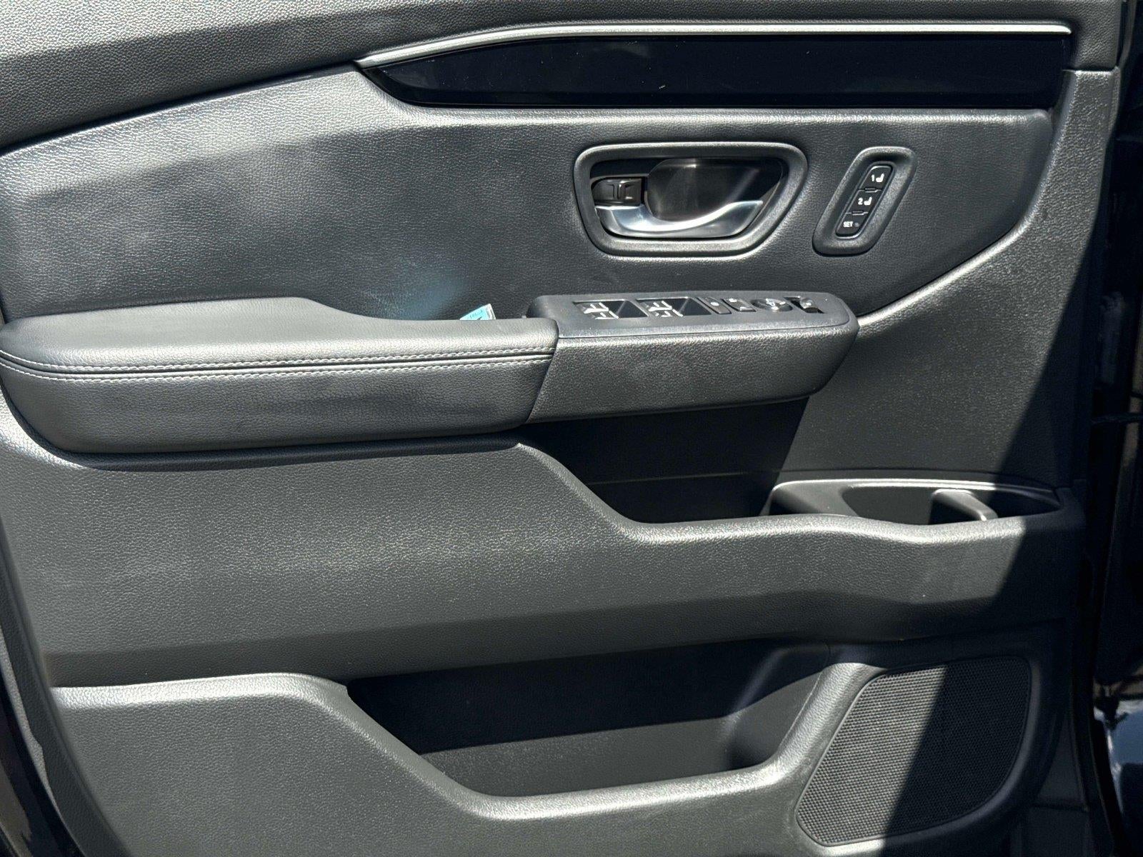 2023 Honda Pilot EX-L w/Rear Captain's Chairs