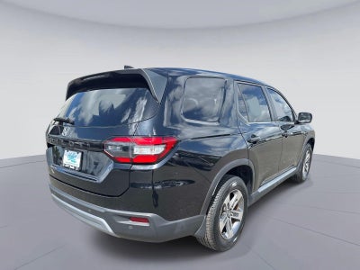 2023 Honda Pilot EX-L w/Rear Captain's Chairs