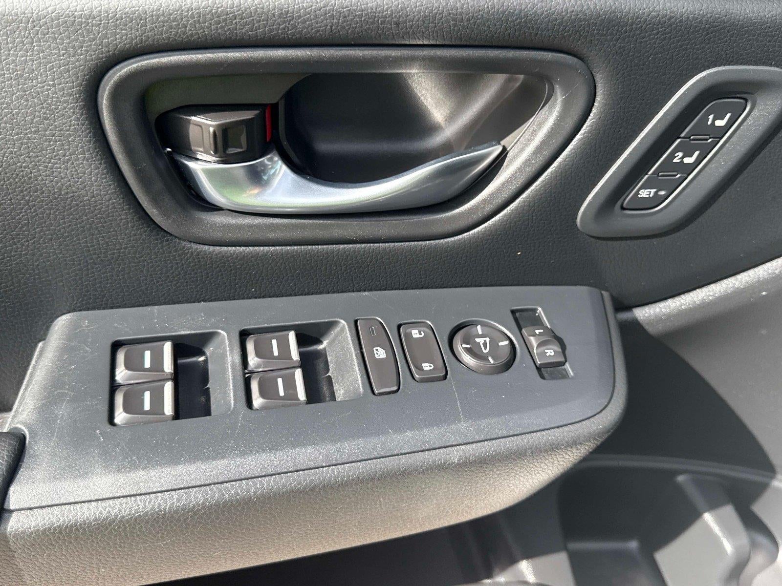 2024 Honda Pilot EX-L w/Rear Captain's Chairs