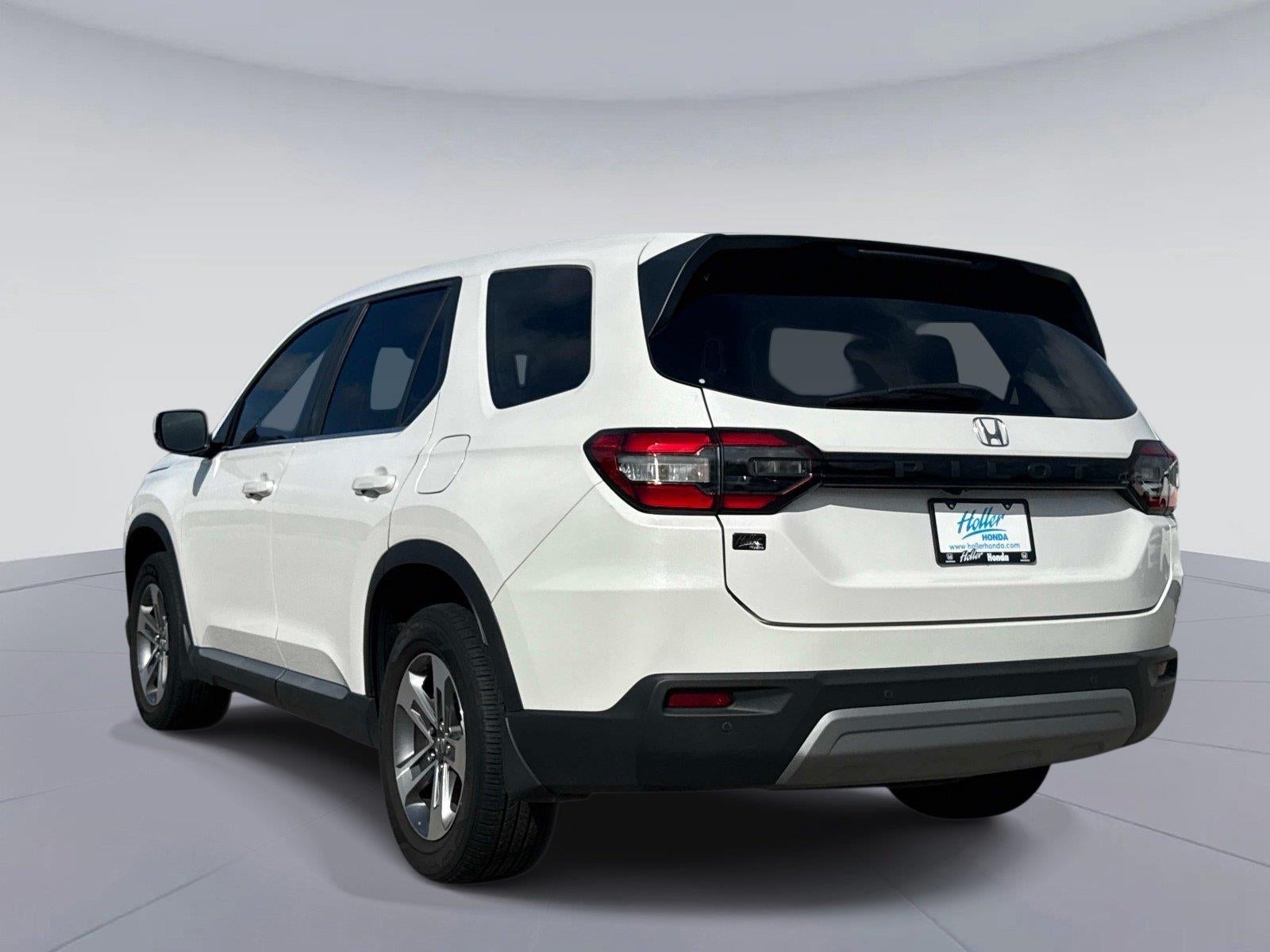 2024 Honda Pilot EX-L w/Rear Captain's Chairs